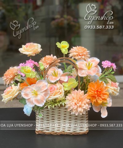 GIỎ HOA LỤA TONE CAM PASTEL Hoa giả, Hoa lụa đẹp, GIỎ HOA LỤA TONE CAM PASTEL