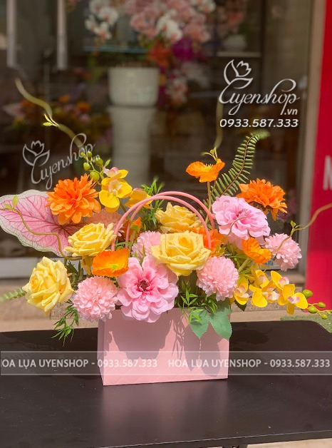 Zoom với GIỎ HOA LỤA NHỎ TONE VÀNG