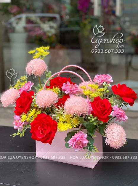 Zoom với GIỎ HOA LỤA NHỎ TONE ĐỎ