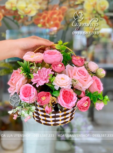 Zoom với GIỎ HOA LỤA TREO TƯỜNG