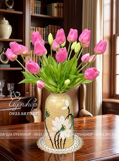 Zoom với LỌ HOA TULIP XINH