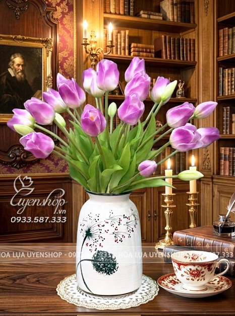 Zoom với LỌ HOA TULIP NHỎ