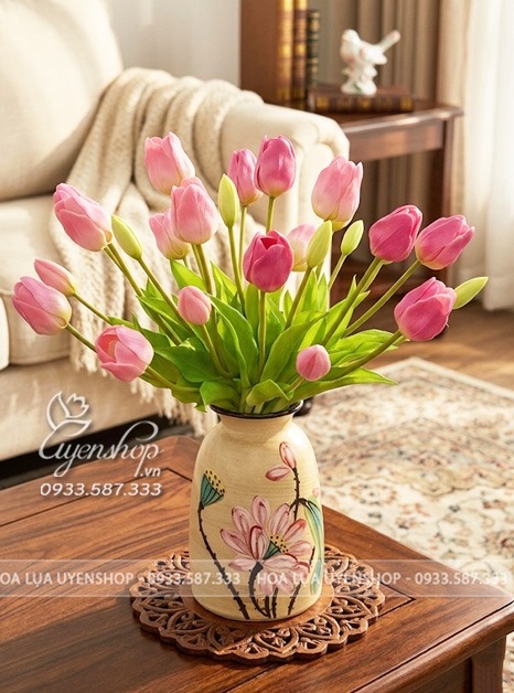 Zoom với LỌ HOA TULIP HỒNG XINH