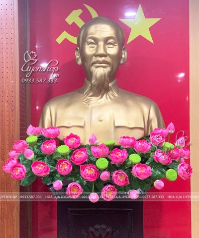 LÃNG HOA SEN LỤA TRANG TRÍ BỤC TƯỢNG BÁC HỒ Hoa giả, Hoa lụa đẹp, LÃNG HOA SEN LỤA TRANG TRÍ BỤC TƯỢNG BÁC HỒ