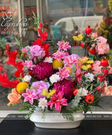 BÌNH HOA TONE ĐỎ RỰC RỠ